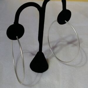 Matte silver tone hoop earrings pierced NWT 7cm (sku 194)